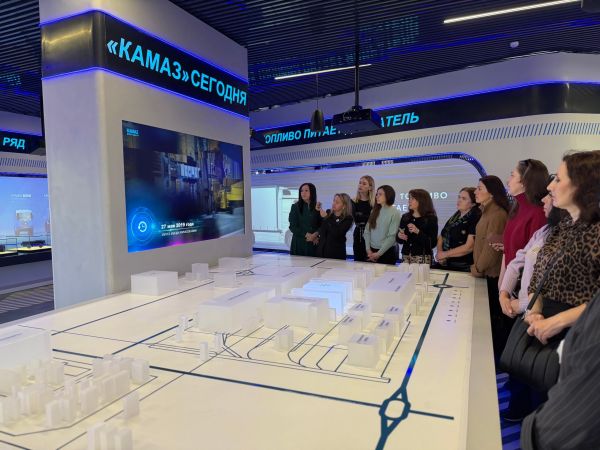Администрация Центрального района посетила Визит-центр КАМАЗа Администрация Центрального района посетила Визит-центр КАМАЗа