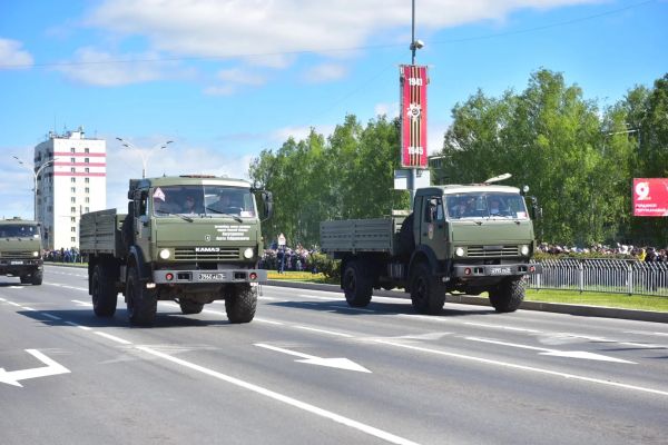 Парад Победы в Набережных Челнах в лицах (фоторепортаж) 