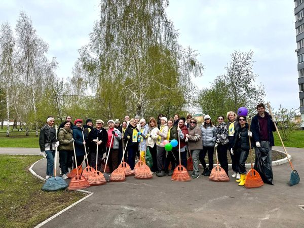 В Набережных Челнах посадили более 600 деревьев 