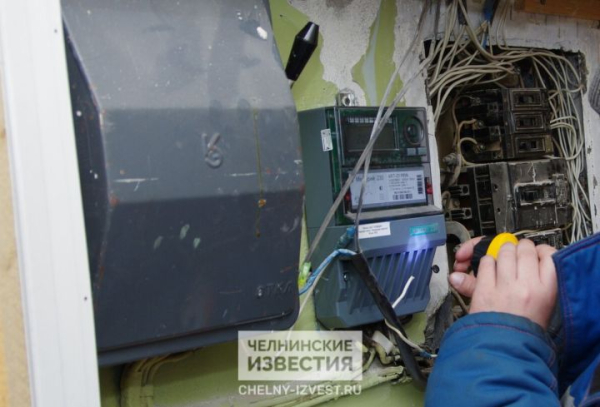Проснулся весь подъезд: в челнинском доме ночью загорелся электрощиток