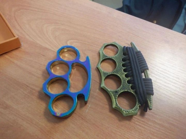 На жительницу Татарстана завели дело за кастеты, привезенные из Таиланда На жительницу Татарстана завели дело за кастеты, привезенные из Таиланда