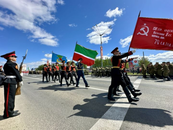 Фоторепортаж: в Челнах прошёл парад в честь 81-й годовщины Победы Фоторепортаж: в Челнах прошёл парад в честь 81-й годовщины Победы