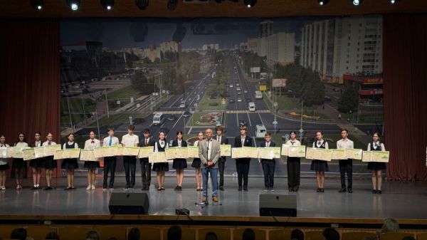 40 челнинских школьников получили гранты 40 челнинских школьников получили гранты