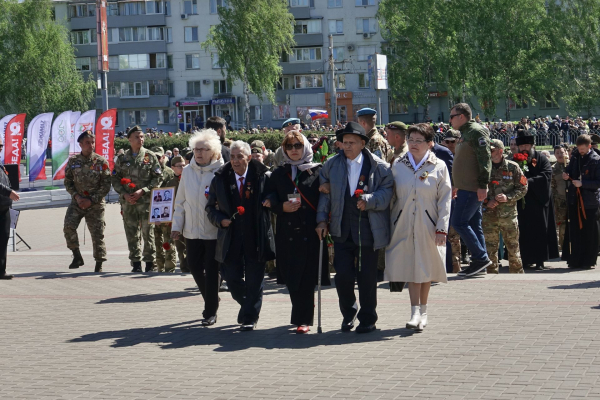Фоторепортаж: в Челнах прошёл парад в честь 81-й годовщины Победы Фоторепортаж: в Челнах прошёл парад в честь 81-й годовщины Победы