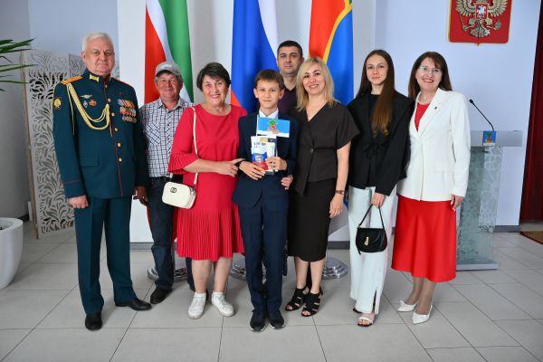 23 юных челнинца получили паспорта в торжественной обстановке 
