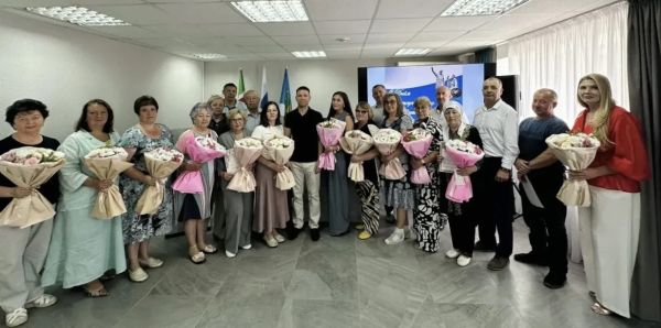 В Комсомольском районе наградили активных председателей ТОС 