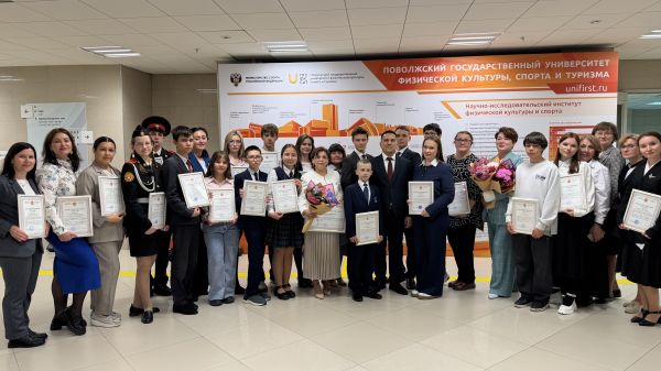 Челнинцев – победителей олимпиад наградили в Казани Челнинцев – победителей олимпиад наградили в Казани
