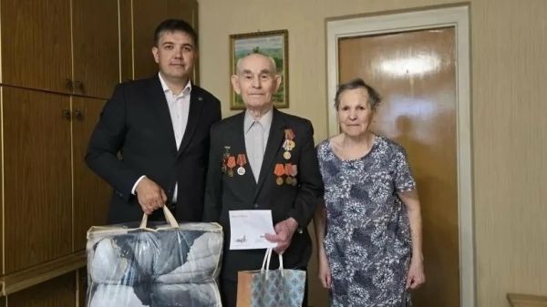 В Центральном районе поздравили ветерана 2-й Мировой войны 