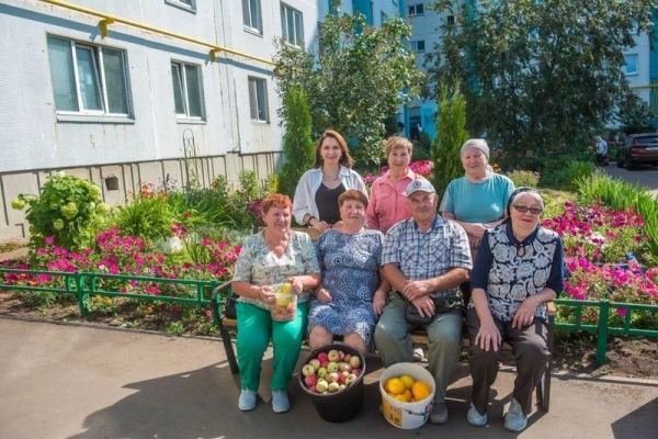Кот ученый и вишневый сад: дворы Челнов превратились в Лукоморье Кот ученый и вишневый сад: дворы Челнов превратились в Лукоморье