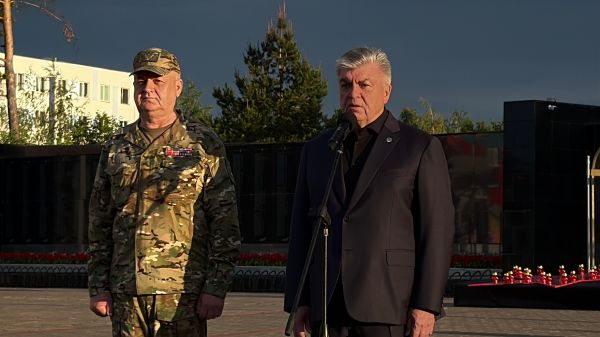 Челнинцы зажгли свечки в память о жертв во Второй мировой войне Челнинцы зажгли свечки в память о жертв во Второй мировой войне