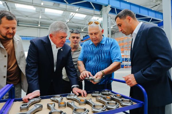 Наиль Магдеев посетил новые сверхтехнологичные производства холдинговой компании ТЭМПО Наиль Магдеев посетил новые сверхтехнологичные производства холдинговой компании ТЭМПО