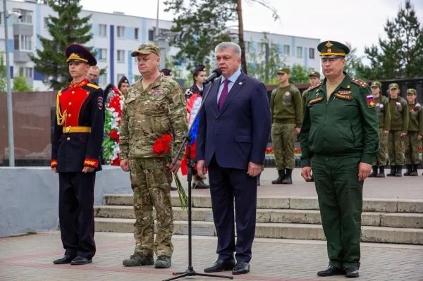 В Набережных Челнах прошла минутка молчания в День памяти и скорби В Набережных Челнах прошла минутка молчания в День памяти и скорби