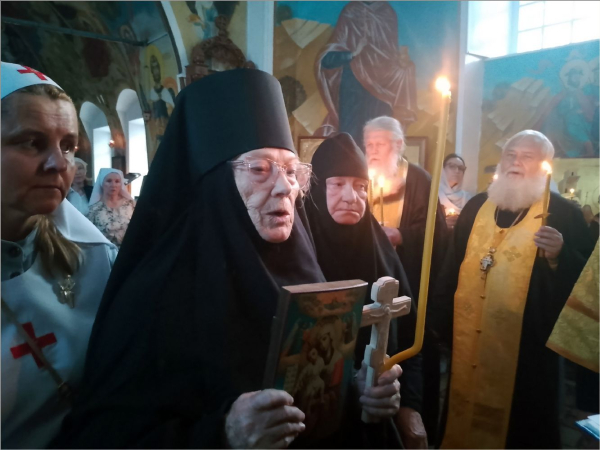 В Орловской церкви 87-летнюю челнинку посвятили в монахини В Орловской церкви 87-летнюю челнинку посвятили в монахини