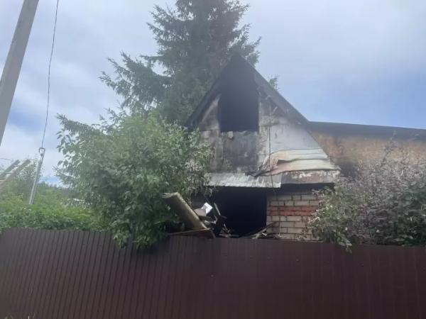 Небесная искра: в Тукаевском районе молния сожгла дом дачника