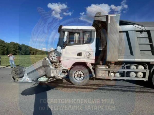 В Татарстане пенсионер погиб, врезавшись в грузовик В Татарстане пенсионер погиб, врезавшись в грузовик