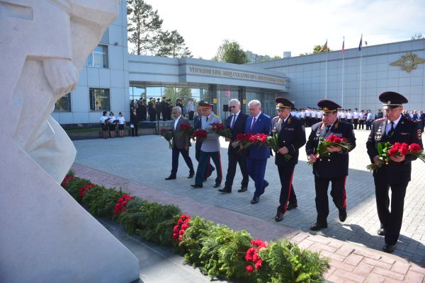 Наиль Магдеев поздравил челнинских сотрудников правоохранительных органов с 50-летием гарнизона милиции Наиль Магдеев поздравил челнинских сотрудников правоохранительных органов с 50-летием гарнизона милиции