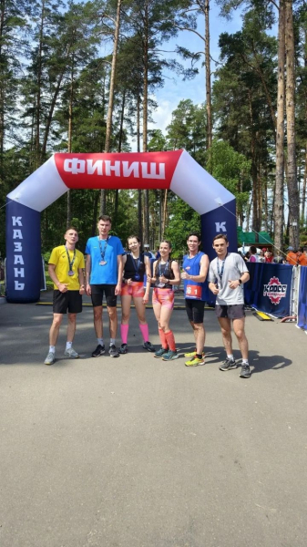 Камазовцы взяли 4-е место в экстремальном забеге с 16 препятствиями