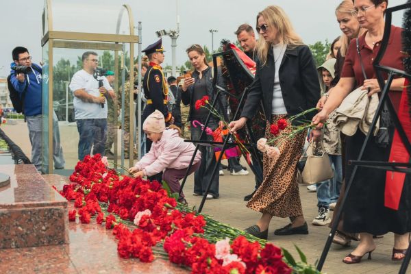 В Набережных Челнах прошла минутка молчания в День памяти и скорби В Набережных Челнах прошла минутка молчания в День памяти и скорби
