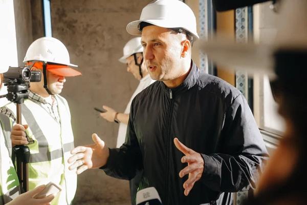 &laquo;Нельзя же просто взять и снести, нужно решение суда. Чтобы достроить, тоже нужно решение суда. Как решат, так и будет&raquo;