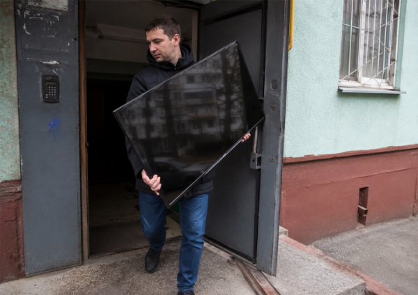 Вернувшийся из тюрьмы родственник «отблагодарил» челнинку кражей телевизора Вернувшийся из тюрьмы родственник «отблагодарил» челнинку кражей телевизора