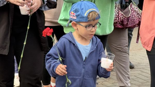 Челнинцы зажгли свечки в память о жертв во Второй мировой войне Челнинцы зажгли свечки в память о жертв во Второй мировой войне