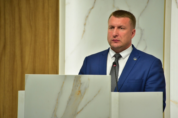 «Неужели мы имеем меньше опыта, менее квалифицированы, не знаем, как принимать решения?..» «Неужели мы имеем меньше опыта, менее квалифицированы, не знаем, как принимать решения?..»