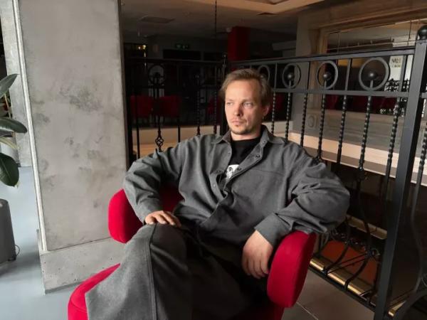 «Мы начали диалог»: питерский режиссер о сотрудничестве с «Мастеровыми» в Челнах «Мы начали диалог»: питерский режиссер о сотрудничестве с «Мастеровыми» в Челнах