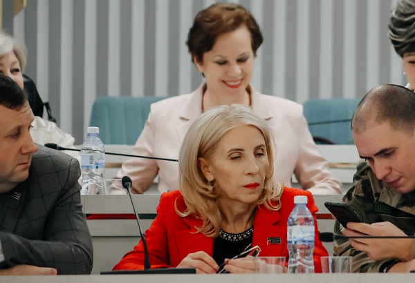 «Неужели мы имеем меньше опыта, менее квалифицированы, не знаем, как принимать решения?..» «Неужели мы имеем меньше опыта, менее квалифицированы, не знаем, как принимать решения?..»