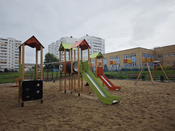 Депутаты проверили ход благоустройства дворов в Набережных Челнах Депутаты проверили ход благоустройства дворов в Набережных Челнах