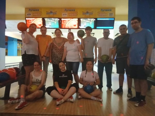 Для подопечных &laquo;Доверия&raquo; провели игру в боулинг 