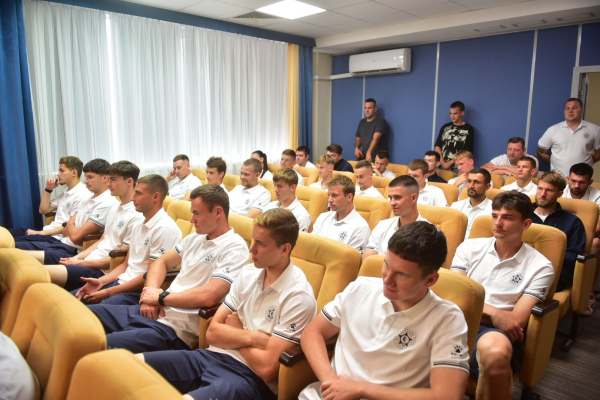 Наиль Магдеев повстречался с футбольным клубом &laquo;КАМАЗ&raquo; перед стартом сезона