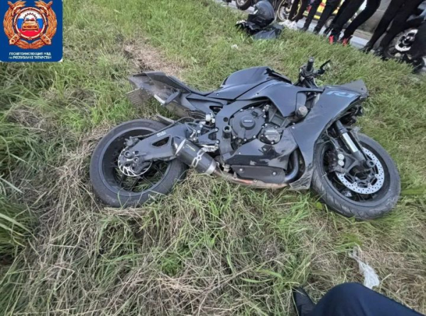 В Челнах байкер оказался в больнице после столкновения с «Калиной» В Челнах байкер оказался в больнице после столкновения с «Калиной»