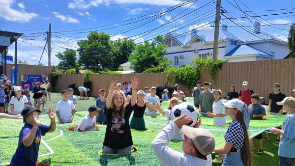 Челнинские школьники возвратились из специализированной смены на море Челнинские школьники возвратились из специализированной смены на море