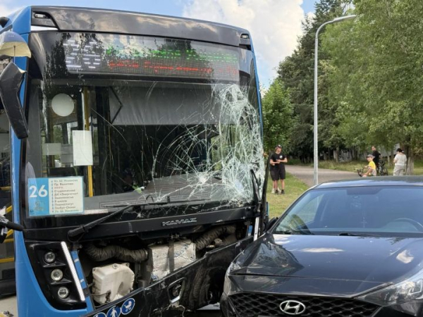 «Лобовуха» всмятку: в Челнах автобус попал в ДТП с легковым автомобилем «Лобовуха» всмятку: в Челнах автобус попал в ДТП с легковым автомобилем