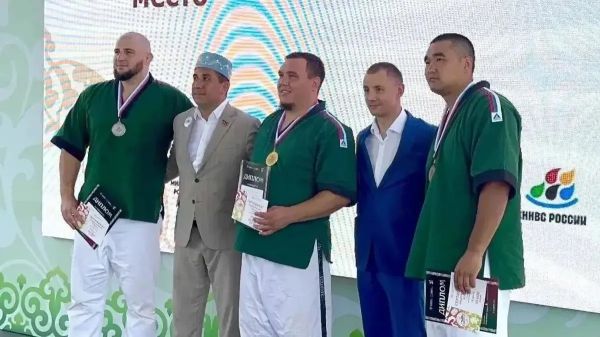 Челнинец выиграл автомобиль на Сабантуе в Омске Челнинец выиграл автомобиль на Сабантуе в Омске