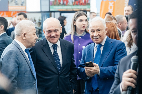«Увеличить объемы можно было, сделав город инвестиционно-привлекательным. Челны тогда были одним из самых депрессивных городов» «Увеличить объемы можно было, сделав город инвестиционно-привлекательным. Челны тогда были одним из самых депрессивных городов»