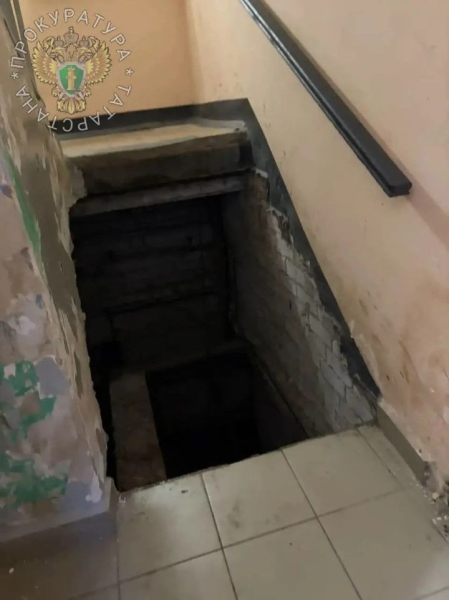 Прокуратура проверяет обвал лестницы в жилом доме в столице Татарстана Прокуратура проверяет обвал лестницы в жилом доме в столице Татарстана