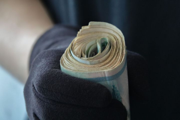 Пенсионерка отдала мошенникам почти 8 млн рублей, чтобы деньги не ушли ВСУ Пенсионерка отдала мошенникам почти 8 млн рублей, чтобы деньги не ушли ВСУ