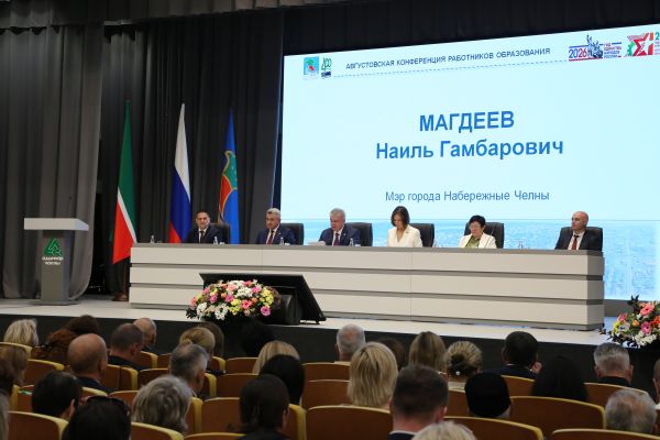 Челнинские учителя подготовили 65 стобалльников 