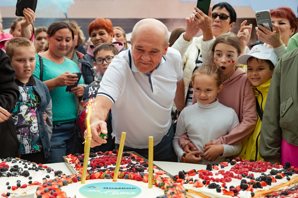 «Увеличить объемы можно было, сделав город инвестиционно-привлекательным. Челны тогда были одним из самых депрессивных городов» «Увеличить объемы можно было, сделав город инвестиционно-привлекательным. Челны тогда были одним из самых депрессивных городов»