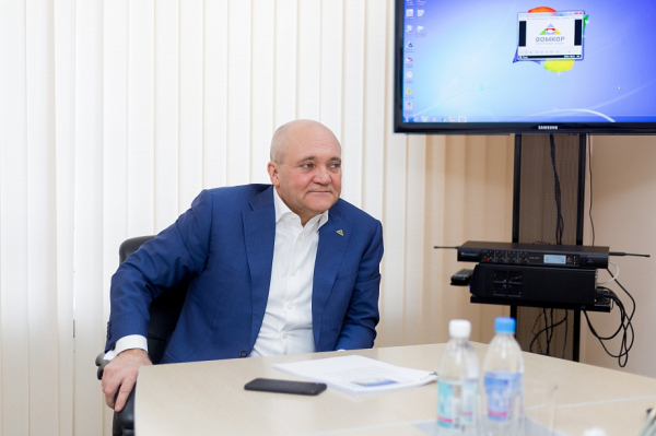 «Увеличить объемы можно было, сделав город инвестиционно-привлекательным. Челны тогда были одним из самых депрессивных городов» «Увеличить объемы можно было, сделав город инвестиционно-привлекательным. Челны тогда были одним из самых депрессивных городов»