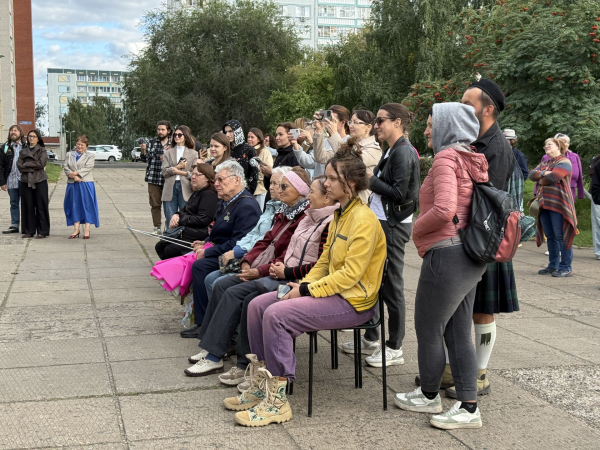 В Набережных Челнах после реставрации открыли скульптуру «Метеорит» В Набережных Челнах после реставрации открыли скульптуру «Метеорит»
