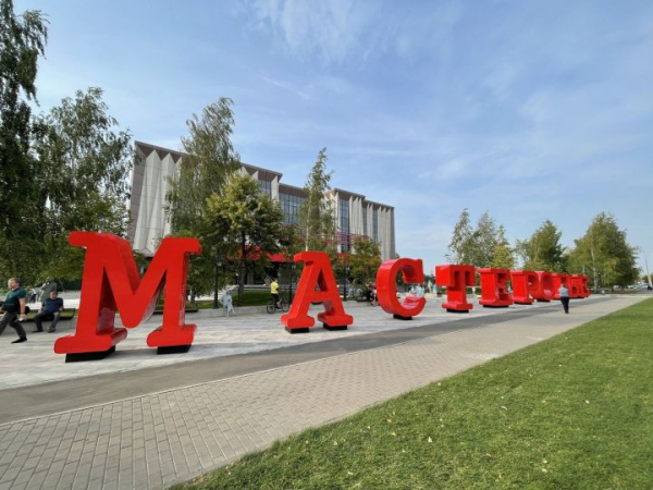 Чемоданы и тазы: челнинцы помогли &laquo;Мастеровым&raquo; собрать реквизит к спектаклю