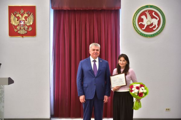 Наиль Магдеев вручил награды лучшим финансистам города 
