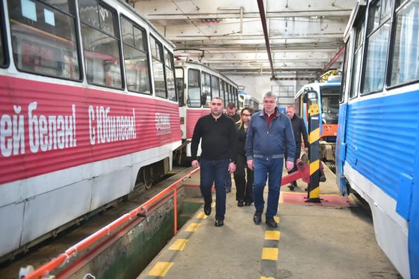 Наиль Магдеев ознакомился с ходом модернизации трамвайного парка Наиль Магдеев ознакомился с ходом модернизации трамвайного парка
