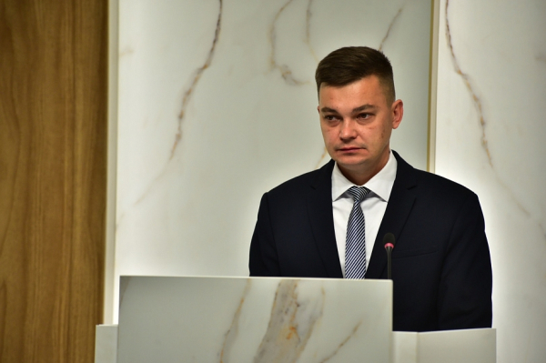 &laquo;Сфера ЖКХ &ndash; такая, что здесь никогда не будешь хорошим ни для кого: за все отвечает один человек, а ругают со всех сторон&raquo;