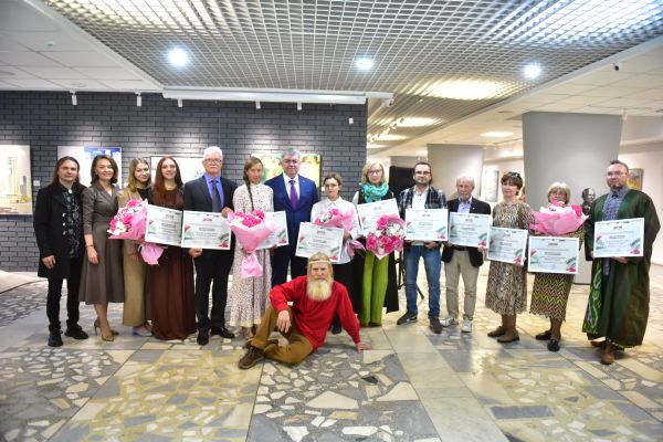 В Набережных Челнах наградили победителей масштабного конкурса художников В Набережных Челнах наградили победителей масштабного конкурса художников