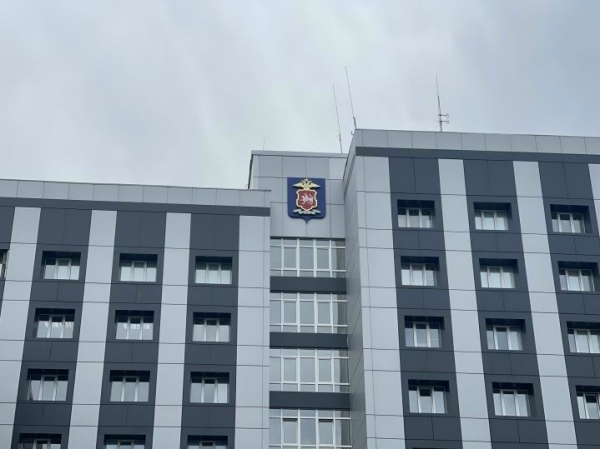 Полиция Челнов задержала женщину, потратившую 7,5 тысячи с чужой карты Полиция Челнов задержала женщину, потратившую 7,5 тысячи с чужой карты
