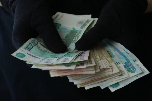 Курьер мошенников забрал у супругов из Челнов 29 миллионов рублей: 4 года колонии Курьер мошенников забрал у супругов из Челнов 29 миллионов рублей: 4 года колонии