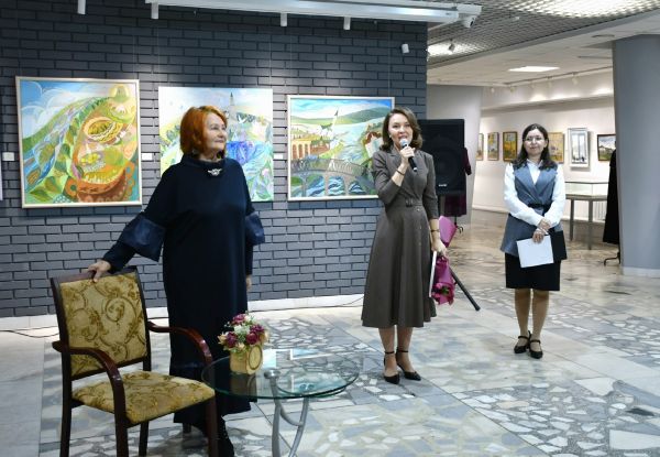 В картинной галерее открылась юбилейная выставка художницы Раузы Ивановой В картинной галерее открылась юбилейная выставка художницы Раузы Ивановой